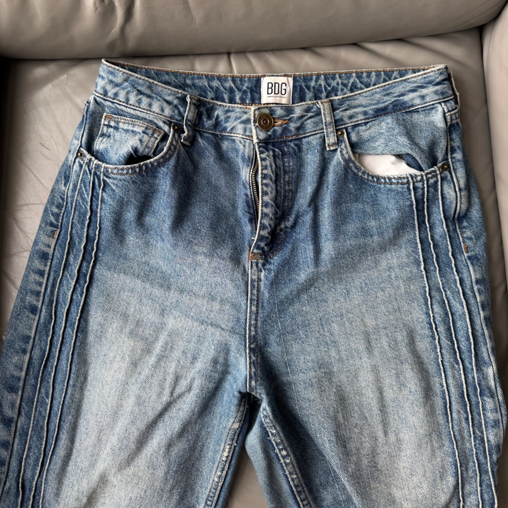 BDG Blue Relaxed Jeans with Distressed Vintage Look